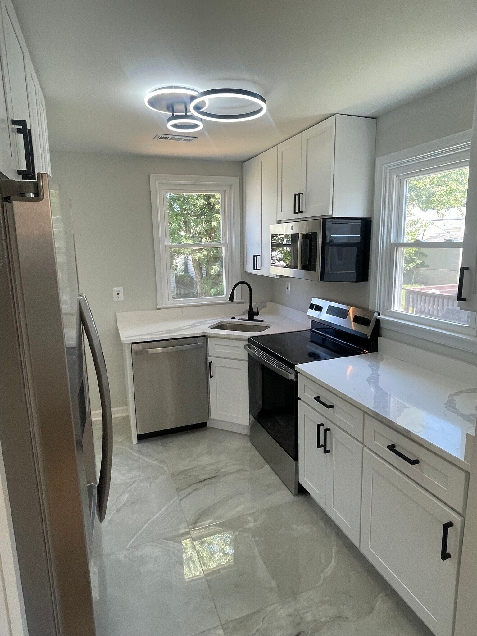 Kitchen - 2502 Linwood Rd