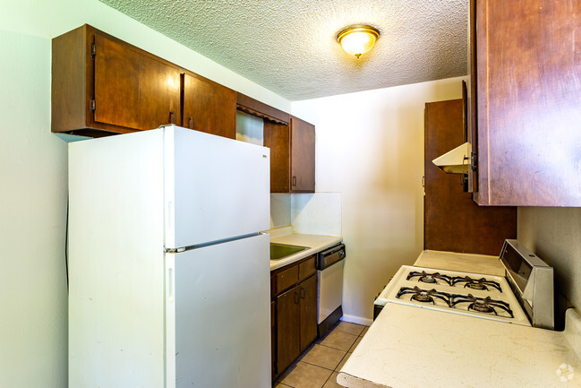 1BR, 1BA - 650 SF - Victor South Apartments