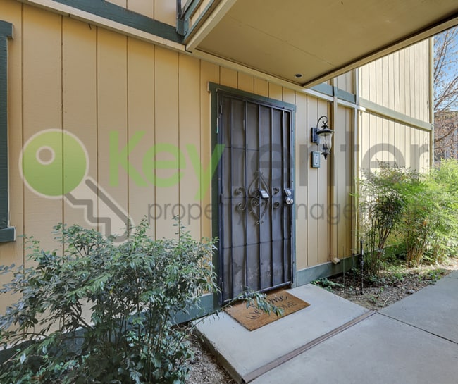 Building Photo - 600 Del Verde Cir