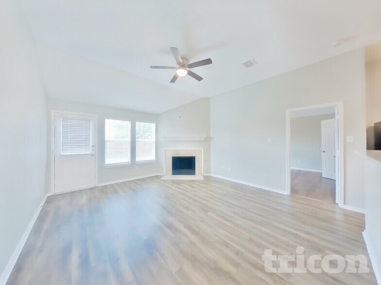 Building Photo - 2000 Natchez Dr