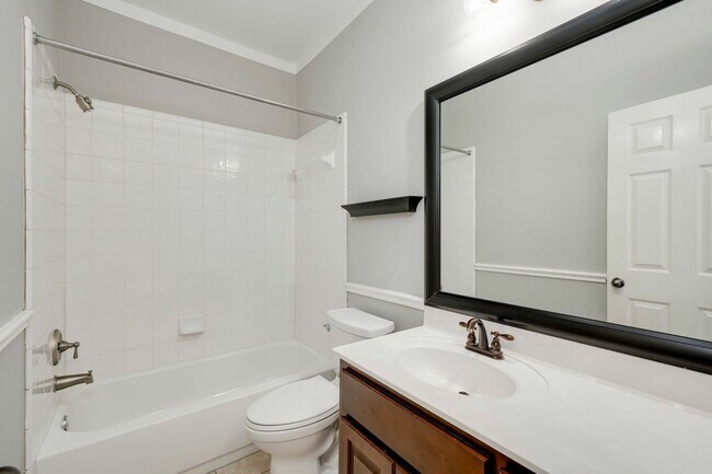 Building Photo - 2916 Alsatia Dr