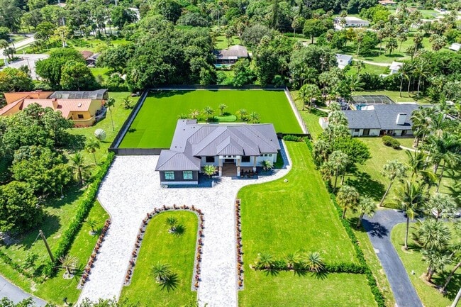 Building Photo - 221 Milestone Way