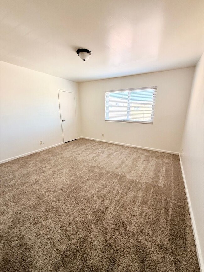 Building Photo - D728