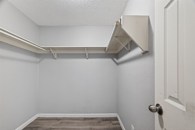 Building Photo - 1710 Good Day Dr