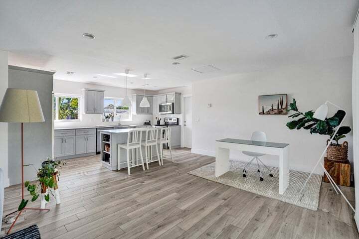 Building Photo - 1299 SW 9th St