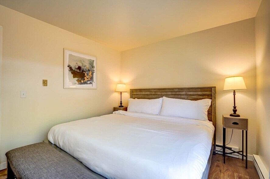 Building Photo - 1217 E Wilson St