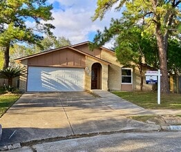 Building Photo - 906 Arrow Lake Dr