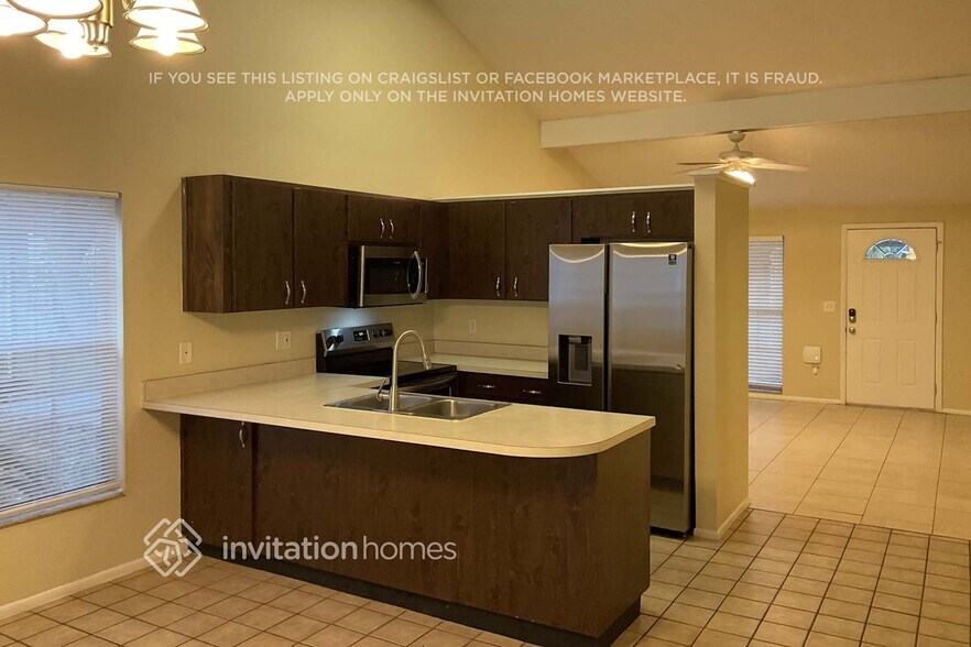 Building Photo - 714 Valley Hill Dr