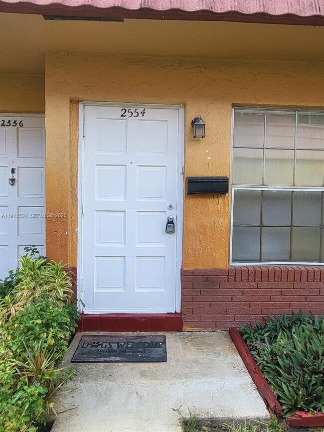 Building Photo - 2554 NW 52nd Ave