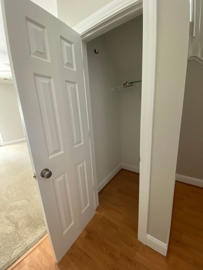 Building Photo - End Unit Townhouse in Pennington Square