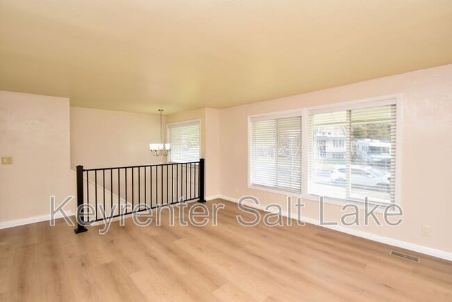 Building Photo - 9408 Turnpike Ln