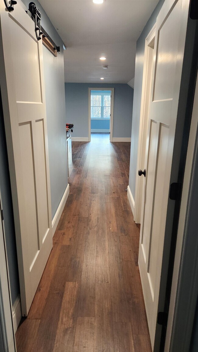 Building Photo - 19 Metacomet Lake Dr