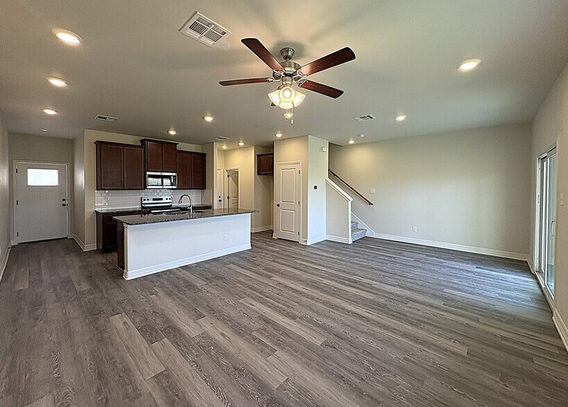 Building Photo - 1166 Lindsey Dr