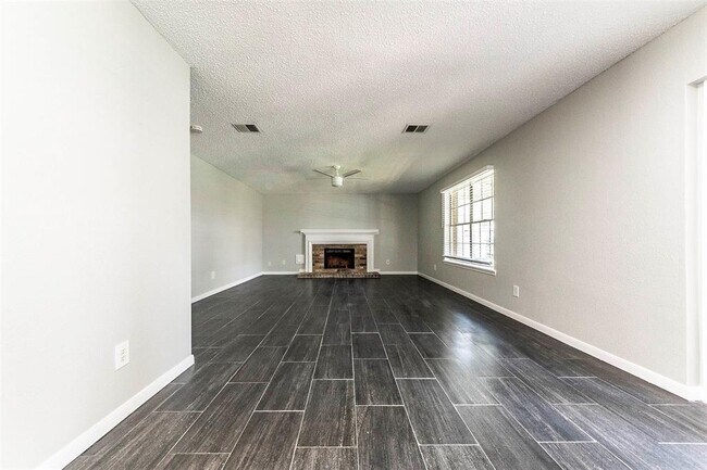 Building Photo - 3909 Spring Arbor Ct