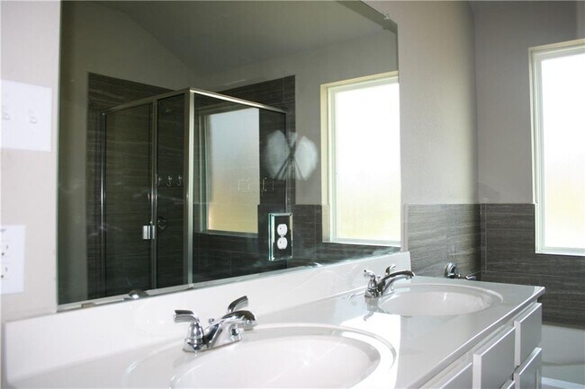 Building Photo - 6100 Cordillera Dr