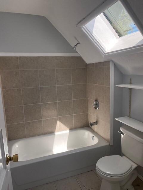 Bath - 418 Dorchester Ave