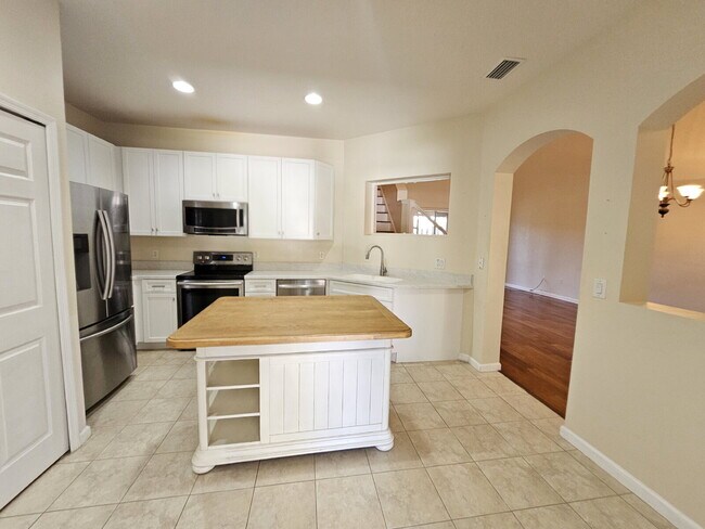 Building Photo - Large Melbourne Townhome