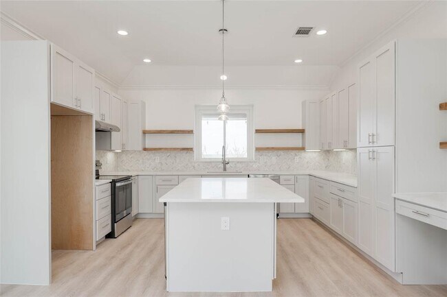 Building Photo - 3850 Bell Springs Rd