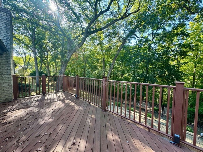 Building Photo - 206 Forest Park Pl