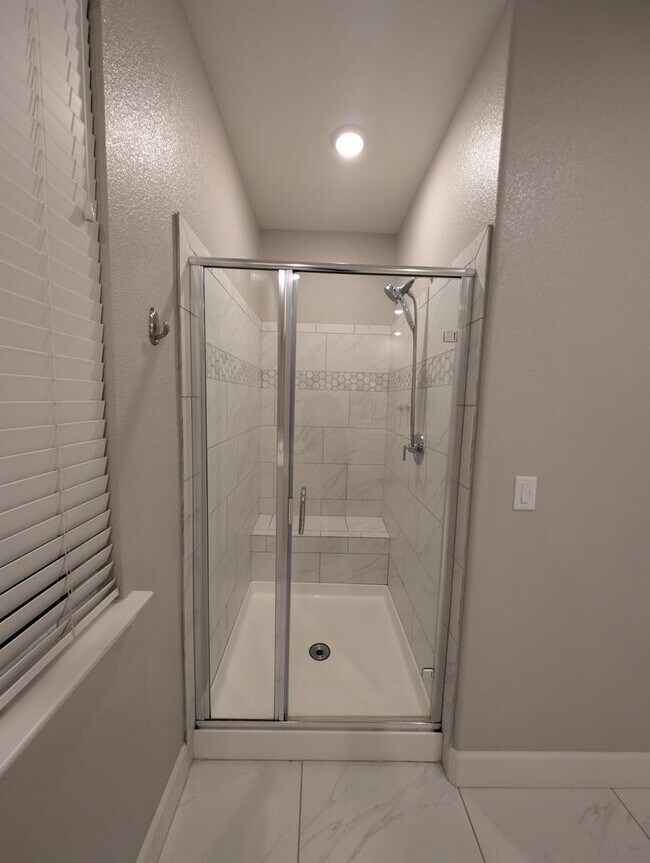 Building Photo - Pleasanton 4 Bed / 3 Bath, Top Rated Schools, Solar