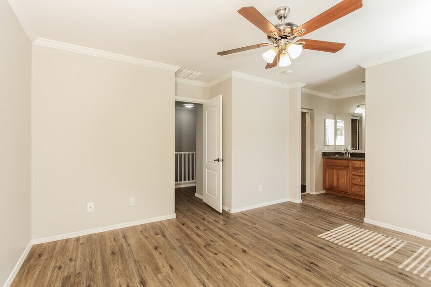 Building Photo - 10112 E Isleta Ave