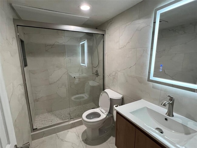 Building Photo - 505 W 7th St