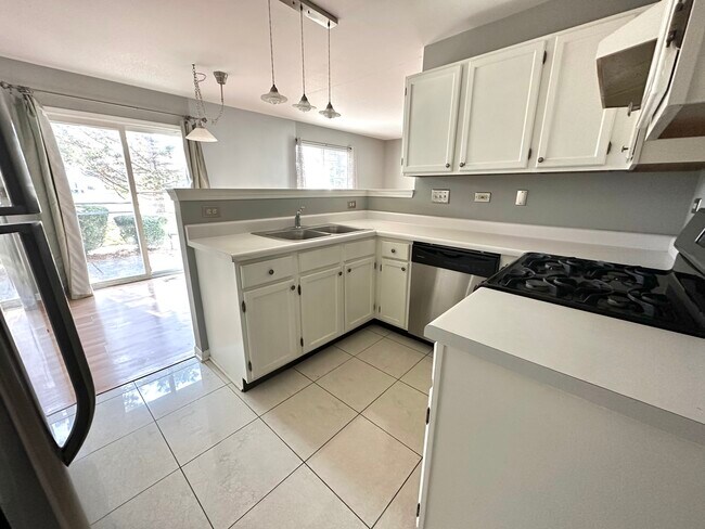Building Photo - 719 Fieldcrest Dr