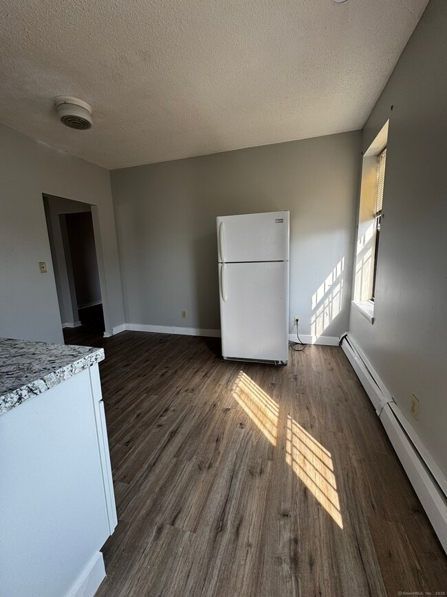 Building Photo - 58 Maple Ave