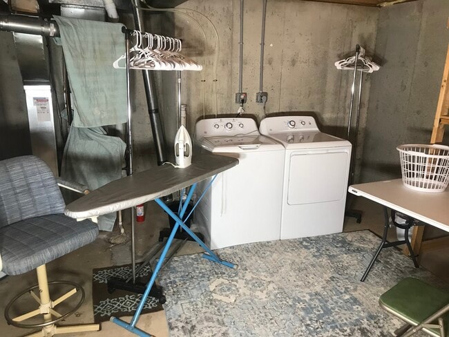 Building Photo - 101 S Rock Rd