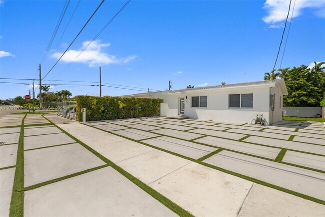 Primary Photo - 8761 SW 34th St