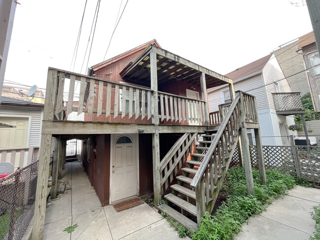Primary Photo - 2442 N Ashland Ave