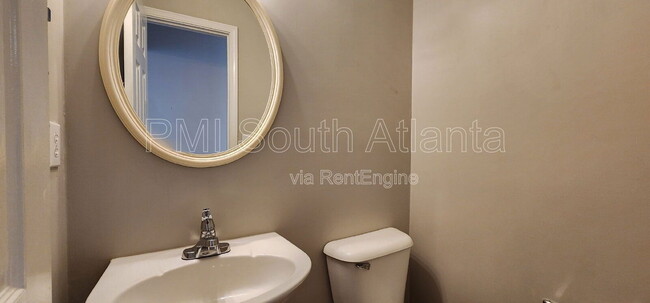 Building Photo - 2330 Burdett Ridge Dr