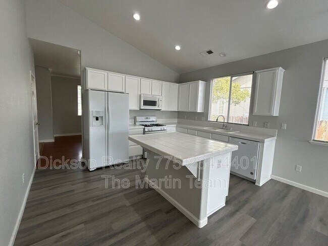 Building Photo - 2841 Granville Dr