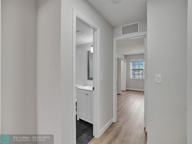 Building Photo - 8503 NW 35th Ct