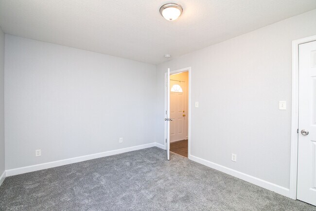 Building Photo - ALF OFF One Month’s Rent! Updated 3BR Home with Garage & Yard – Prime Sacramento Location