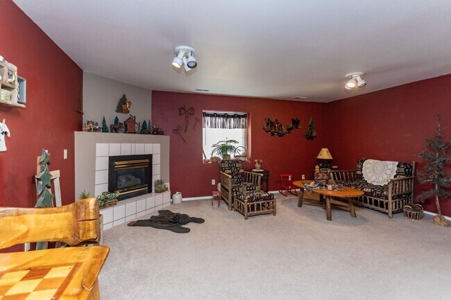 Building Photo - 111 Iveystone Ct