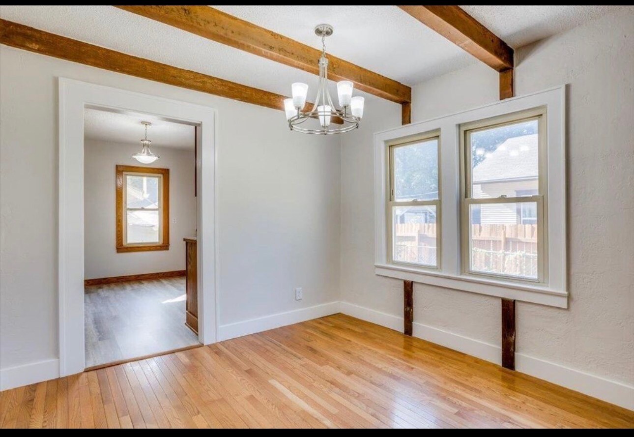 Building Photo - 1422 S Laura Ave