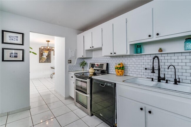 Building Photo - 9400 S Ocean Dr