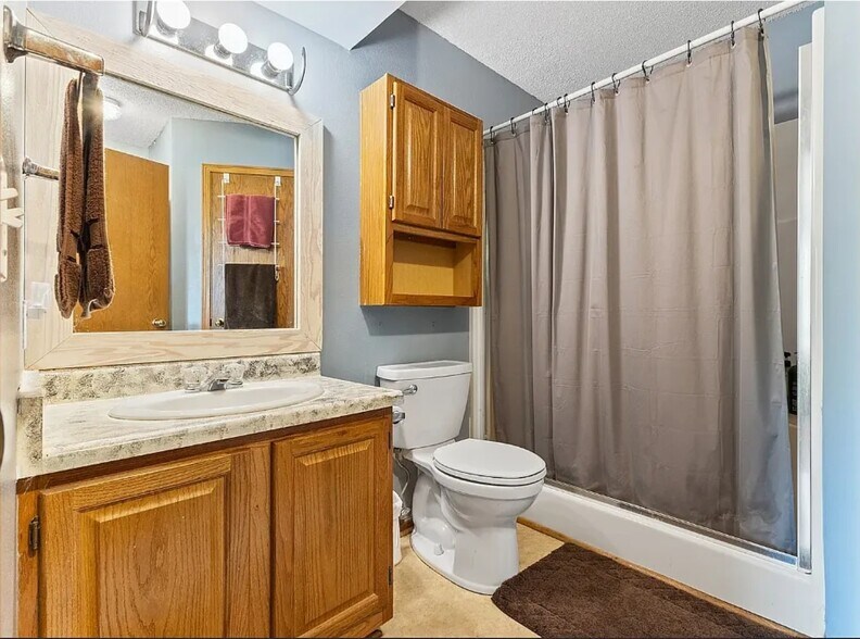 Building Photo - 401 SE Lowell Dr