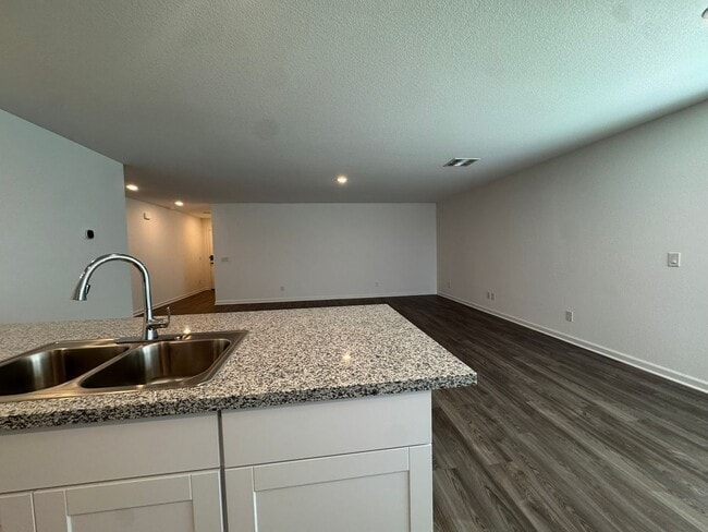 Building Photo - Laughlin Ranch New 3 Bed, 2 Bath close to Water, on Parkway