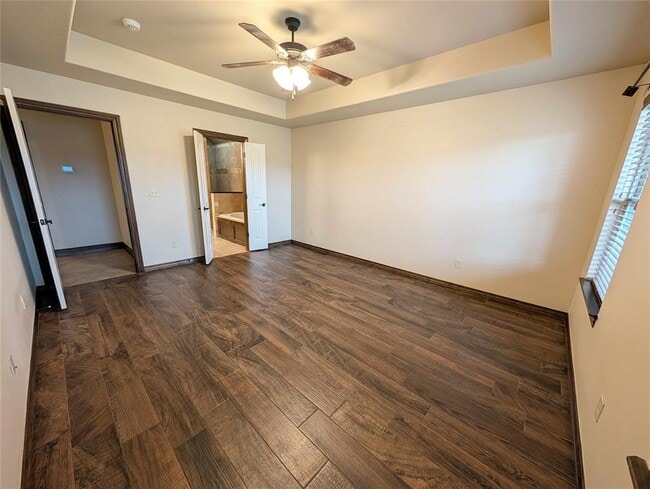 Building Photo - 6405 Bentwood Dr