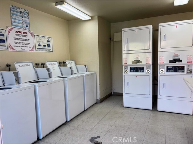 Building Photo - 2700 N Brea Blvd