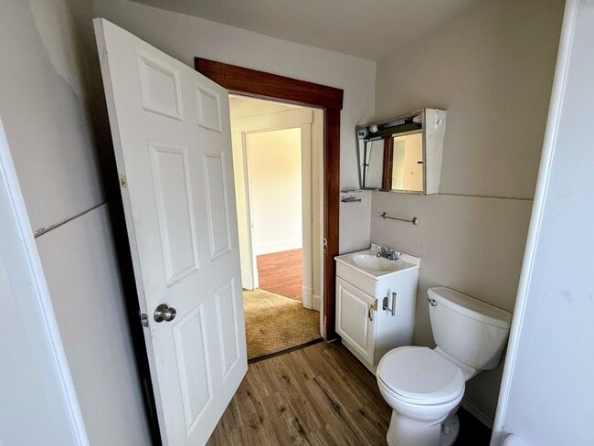 Building Photo - Two bedroom one bathroom home for rent