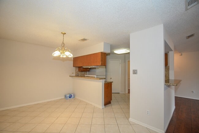 Building Photo - 3015 Sam Houston Dr