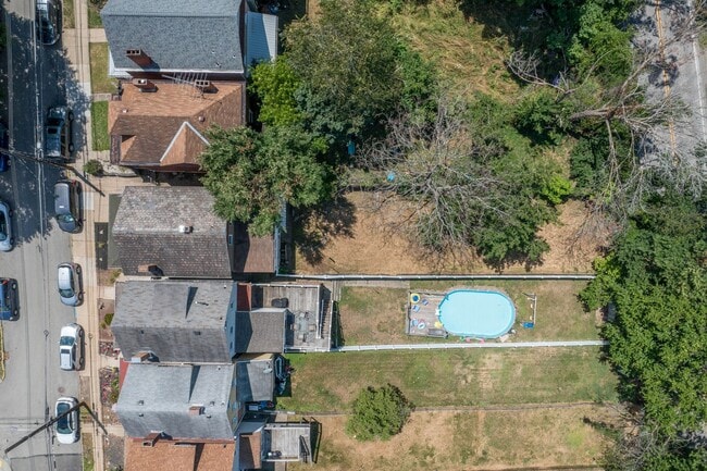 Building Photo - Stunning 3 bedroom home in Pittsburgh avai...