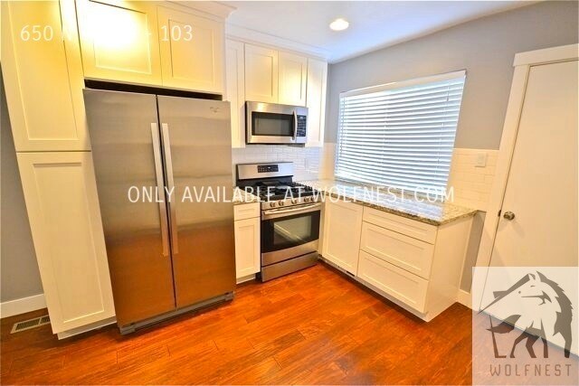 Building Photo - No Deposit Option! Stunning 1 Bedroom Down...