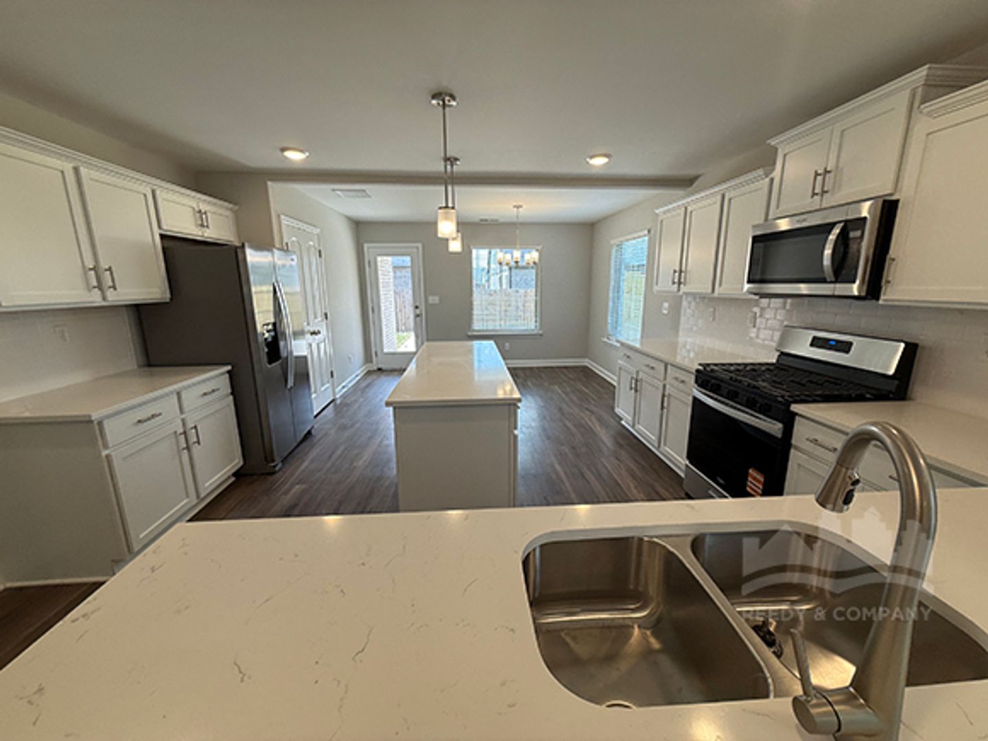 Building Photo - 40 Blue St