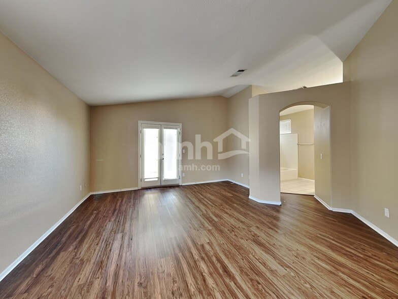 Building Photo - 7400 Fencerow St