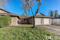 Building Photo - Tucked away 2 Bed 1 Bath Duplex in Hillsboro