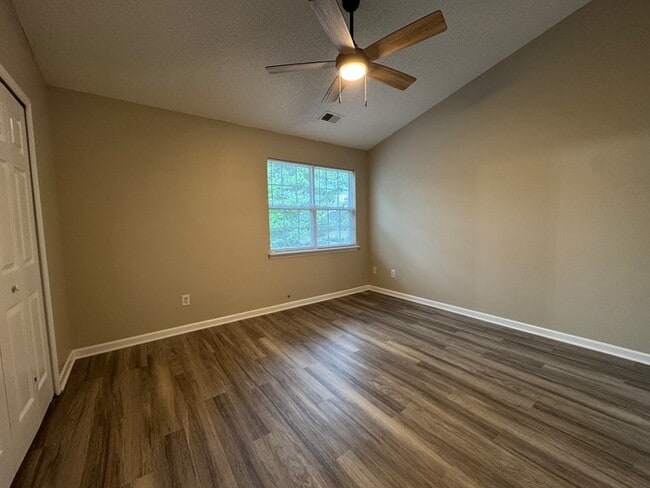 Building Photo - 10165 Forest Landing Dr